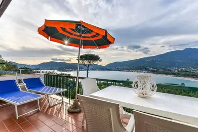 Image de Appartement \"Casa Clara\" avec vue sur la mer, terrasse et Wi-Fi.