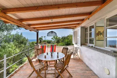 Image de Appartement \"Casa Iris\" avec vue sur la mer, terrasse et climatisation.