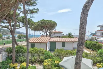 Image de Appartement \"Villa Fantagali 501\" près de la mer avec vue sur la mer, jardin et Wi-Fi