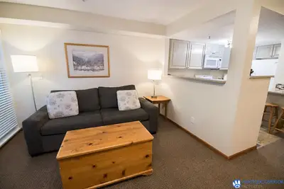 Image de Stoney Creek Lagoons condo featuring a quiet setting with a convenient Whistler Village location.