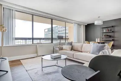 Image de Dreamy Crystal City 2br w/ Gym & Concierge, steps to Metro, by Blueground
