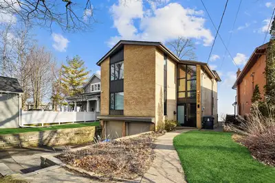 Image de Rare Waterfront 4-bedroom on the Lake