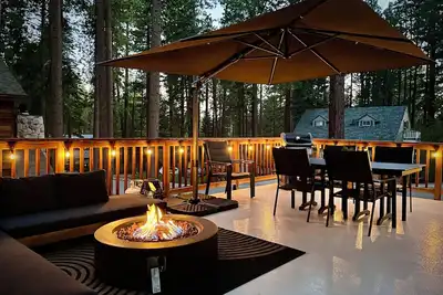 Image de Hangout Den, Hot Tub for 8, Firepit, Trails, Beach 1 mile, Sleeps 10