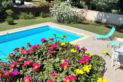 Magnifique villa avec piscine et jardin clos et arboré
