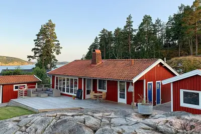 Image de Maison de vacances pour 8 a Brastad-By Traum