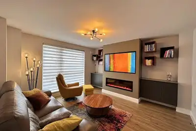 Image de Modern House with free parking space
