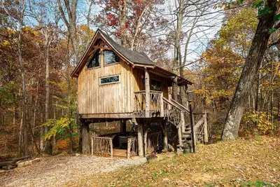 Image de Oakleaf Treehouse | 1br, 1ba, Hot Tub, Secluded Treehouse
