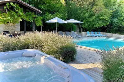 Image de Charming 3-bed with Hot Tub, Pool, Gite in Saint-Aubin-de-Cadelech. Dog Friendly