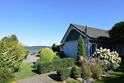 Image de Maison au bord du lac avec plage privée