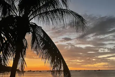 Image de Beautiful beachfront entire condo