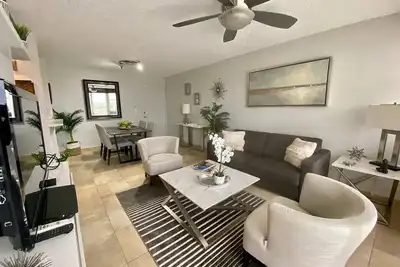 Image de Beachfront Luxury Condo Pool W/D Walk 2 eat