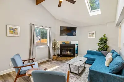 Image de Gorgeous, Stylish Royal Oak Home, 1 Mile to Town