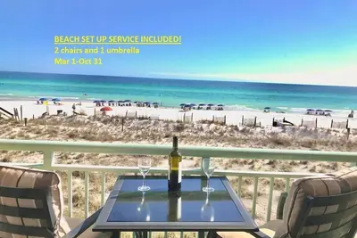Image de Lovely beach-front condo with free beach setup.