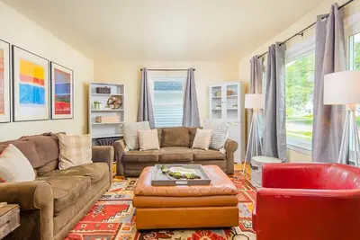 Image de 5 star Home 4 Bedroom, Chef's Kitchen, Downtown