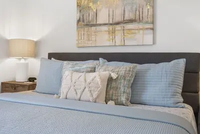 Image de Very Clean! No Cleaning Fees! No Stairs! Great reviews! Close to attractions! !