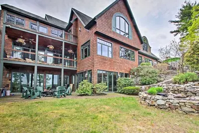 Image de Spectacular Lakefront View With Movie Theatre And Boat Dock Alton Bay Nh