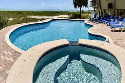 Image de Newly Renovated Ocean Estate- Relax and enjoy this magnifecent