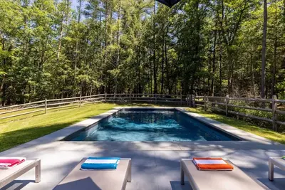 Image de Warm & Cozy in Woodstock - Fp & Screened Porch