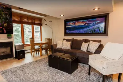 Image de Heart of Vail Village Legacy Vail Core Condo, Lofted Bedroom Area & Full Kitchen