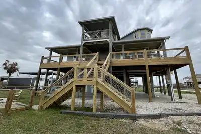Image de Spacious beach house with great views and location