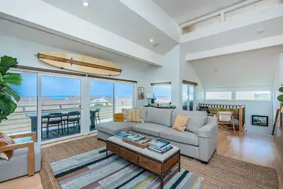 Beautiful Ocean Views from Oceanfront Seabluffe!