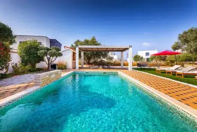 Private Heated Pool, Sport Fields - Villa Sunshine