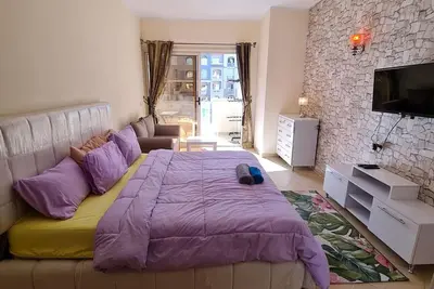 Image de Centrally located, new & cozy 57 m² Studio with pool and security