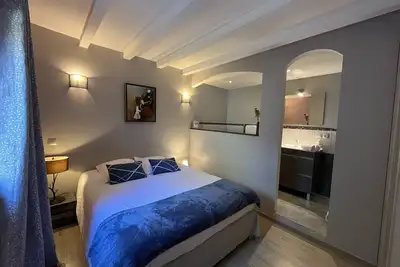 Image de Bastidon de charme au cœur des vignes avec Jacuzzi extérieur