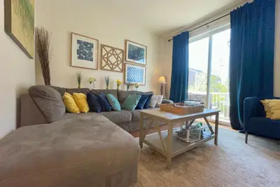 Image de Charming Dc Townhome with 3 Private Bedroom Suites