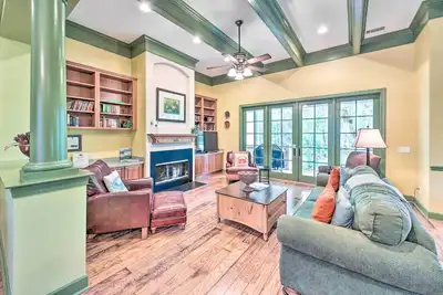Image de 7 Mi to Beach: Bluffton Cottage w\/ Furnished Patio