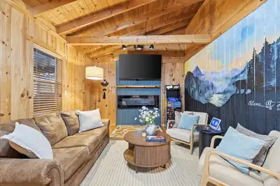 Image de *Alone At Last* Private Retreat w/ Hot tub Firepit & More