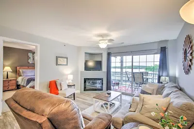 Image de Screened Balcony w/ Views: Sleek Lake Ozark Gem!