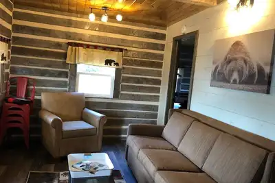 Image de Little Bear 2-Bedroom with Loft Lake Front Log Cabin, Lake Alice