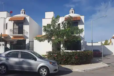 Image de Romantic Spanish style home — 15 min from the beach!
