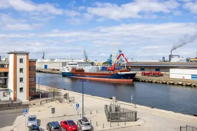 Image de Great south-facing harbor apartment with a direct view of Wismar's old harbor - Krusespeicher