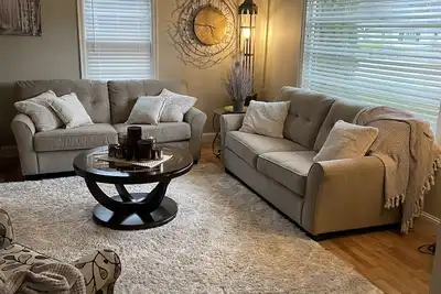 Image de Newly remodeled home in quiet neighborhood