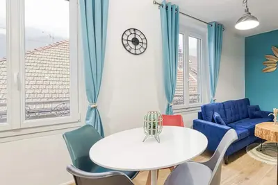 Image de 🍀Contemporary elegance near the spa.