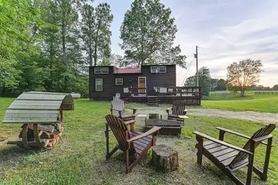 Image de Cabin on Working Highland Cattle Farm in Kentucky