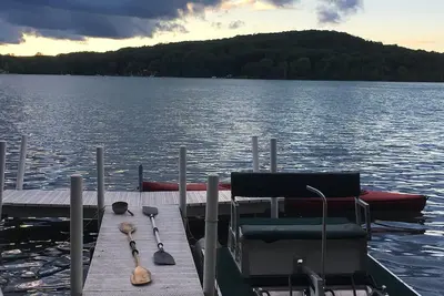 Image de Felker's Cottage:Relax on Huffman Lake with All-Sports Water Activities and a Cozy Retreat!