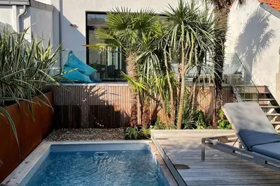 Image de Villa climatisée avec piscine à 5 minutes à pied du vieux port et de la plage