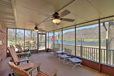 Image de Scenic Riverview Getaway w/ Screened Porch!