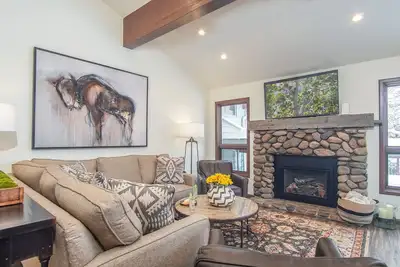 Image de Skiway Chalet - Next to Warm Springs Lifts  - Close to Natural Hot Springs