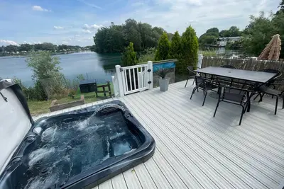 Image de Luxury lakeside caravan situated on award winning park Tattershall Lakes, private Fishing Peg, Hot tub