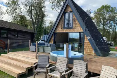 Image de Widgeon is prime location on duck lake, bbq & Large Hot Tub with private fishing @tattershall lakes