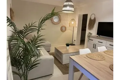 Image de Location Charmant Appartement - Entierement Refait A Neuf