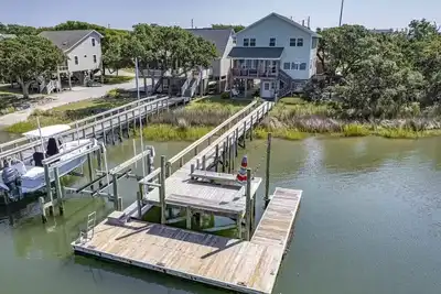 Image de The Hydeaway | Pet Friendly, Soundfront with Dock!