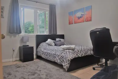 Image de Comfortable 2 bed apartment near metro, trails and golf course