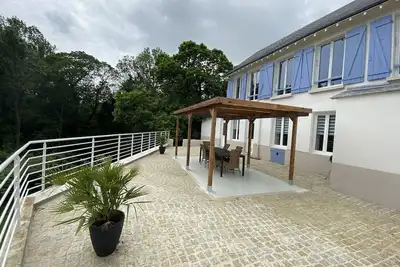 Image de Villa spacieuse dans un écrin de verdure
