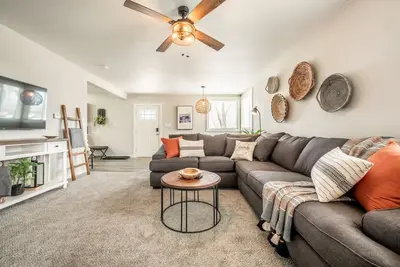 Image de 1222 Westend Ave, Colorado Springs, Co · Mountain Views! Near Old Colorado City/Broadmoor