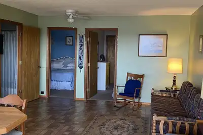 Image de Spacious 2 bedroom condo with stunning lake view #11
